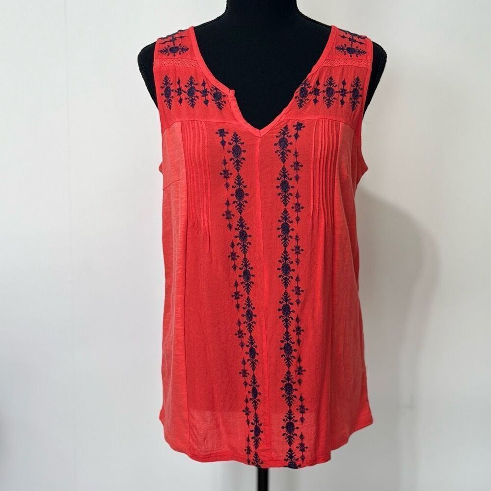 Westport Coral Sleeveless Top with Navy Embroidery Size Medium Women’s